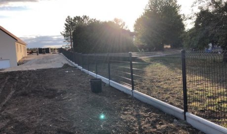 Pose et installation d'une clôture rigide et d'une clôture simple torsion à Piney